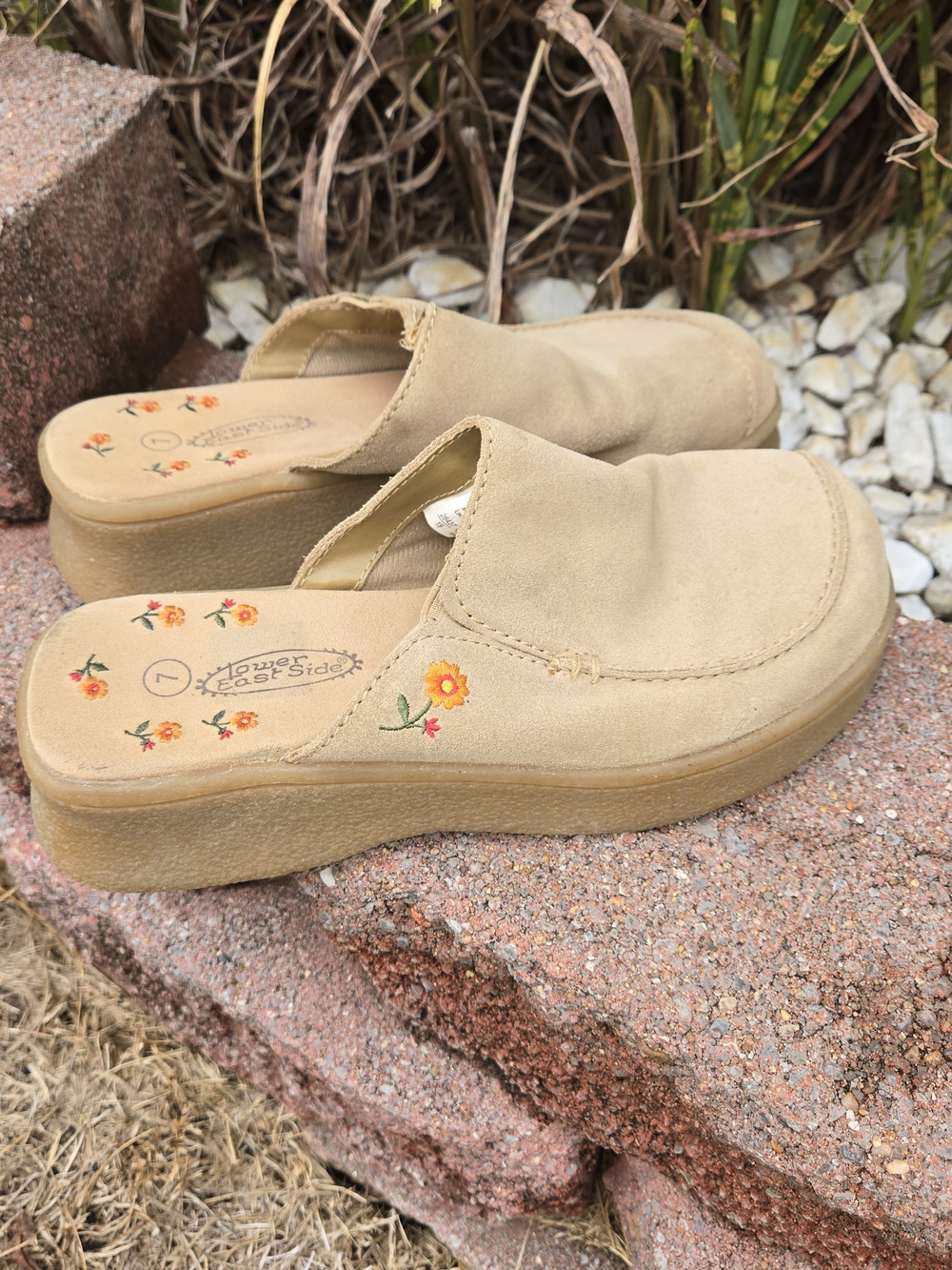 Vintage 90s Y2K Lower East Side Suede Platform Clogs Floral Embroidery Mules 7
